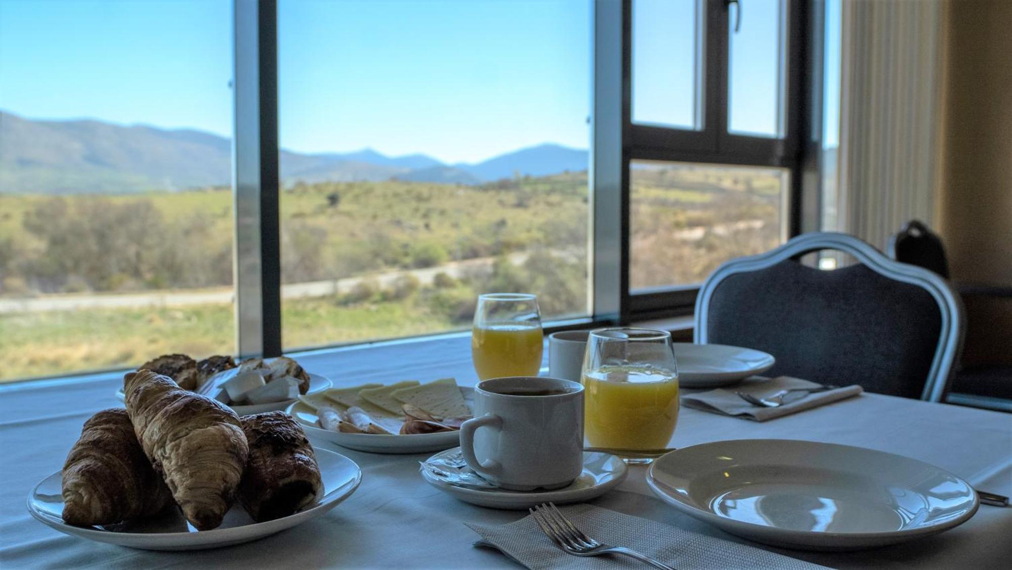Alda El Espinar Hotel Екстериор снимка